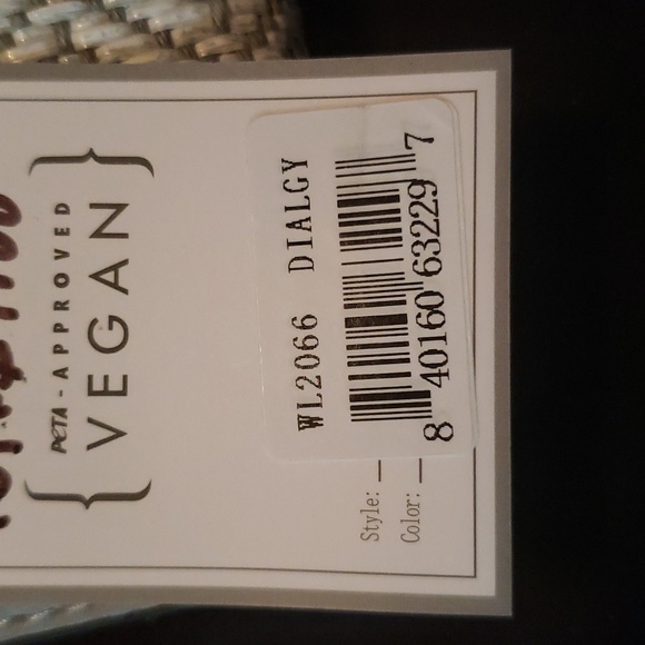 NWT- Jen & Co Folding Wallet. Grey & White Chevron. Model WL2066 - Picture 2 of 7